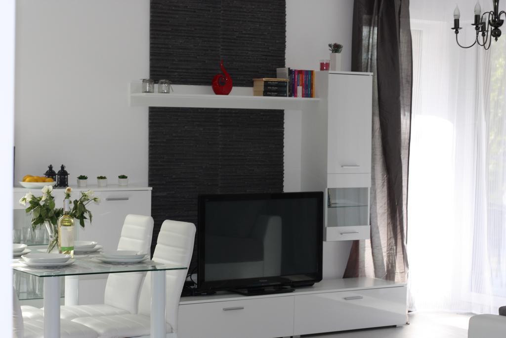 Apartment U-stay Bond Apartament *